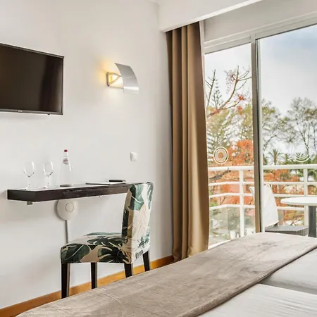 White Waters Szálloda Machico