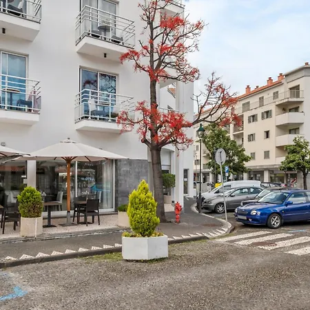 Hotell White Waters Machico (Madeira)