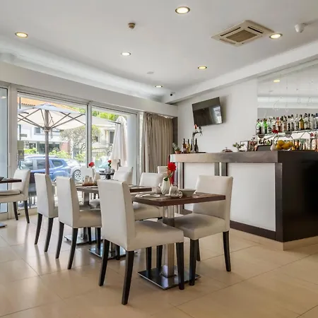 白色水域酒店 酒店