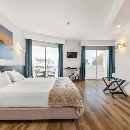 White Waters Hotel 3*