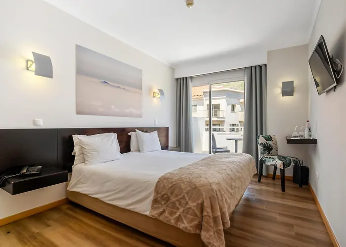 Hotell White Waters Machico (Madeira)