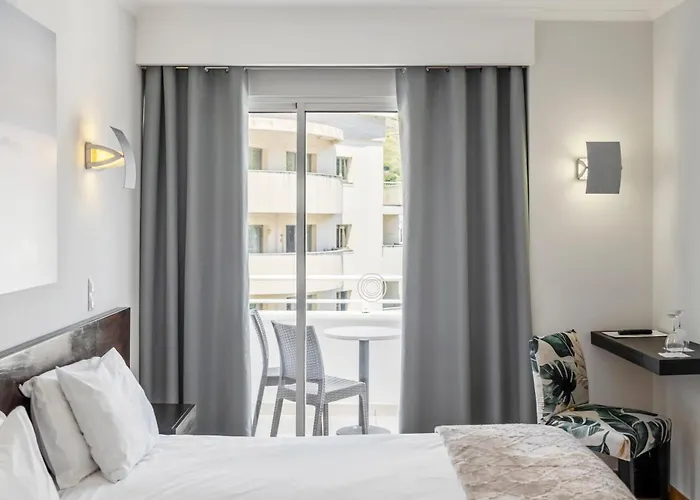 白色水域酒店 3*