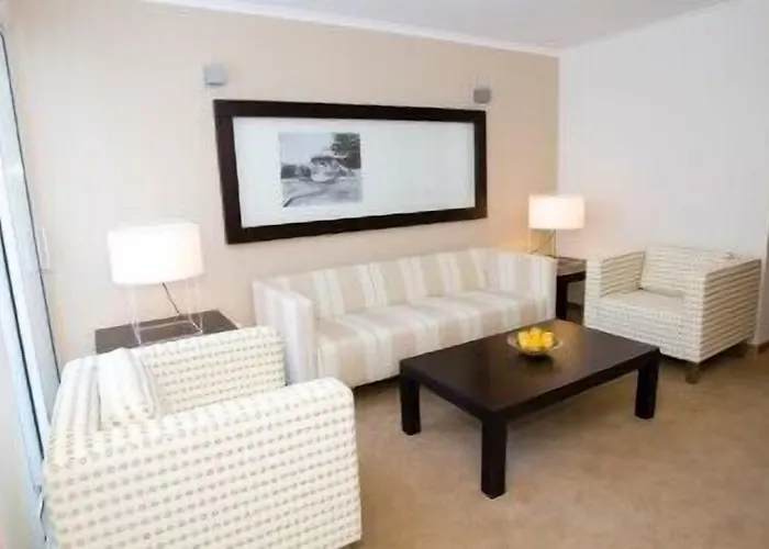 白色水域酒店 3* 马希库