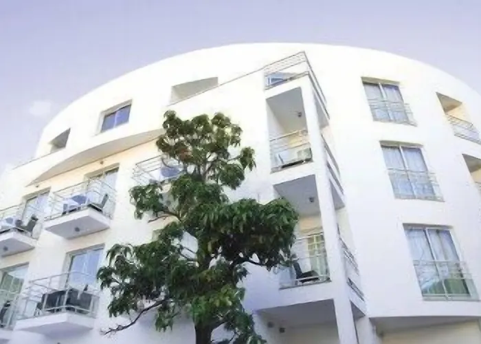 白色水域酒店 3* 马希库