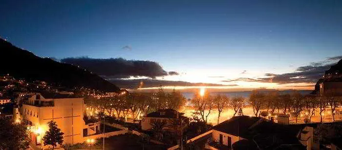 白色水域酒店 3*