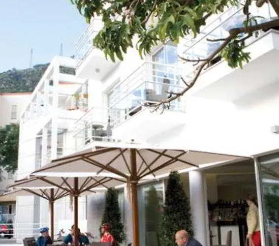 White Waters 3* Machico (Madeira)